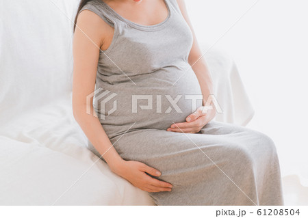 pregnant woman 61208504