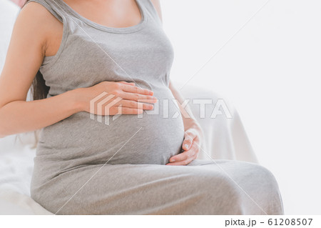 pregnant woman pregnant woman 61208507