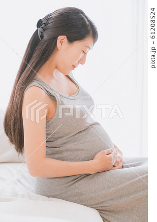 pregnant woman pregnant woman 61208524