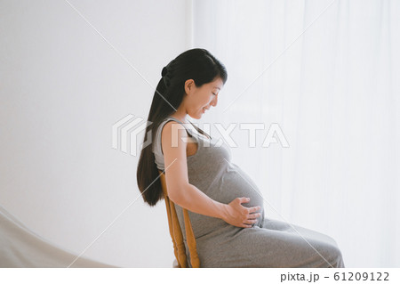 pregnant woman pregnant woman 61209122