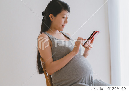pregnant woman pregnant woman 61209160