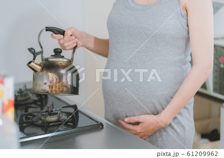 pregnant woman pregnant woman 61209962