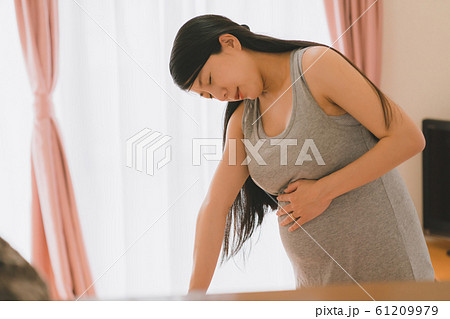pregnant woman 61209979