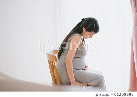 pregnant woman pregnant woman 61209995