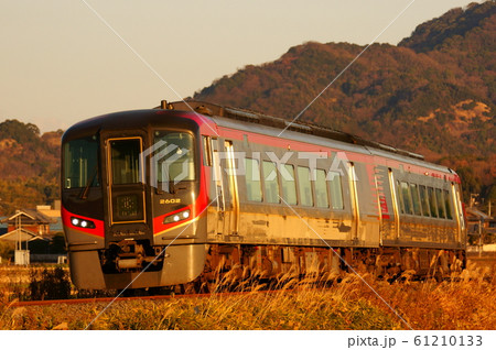 夕陽を浴び高松を目指す2600系・うずしお 夕陽を浴び高松を目指す2600系・うずしお 61210133