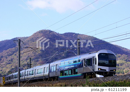 2階建て車両を連結した快速マリンライナー 61211199