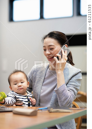 育児と仕事の両立 61211535