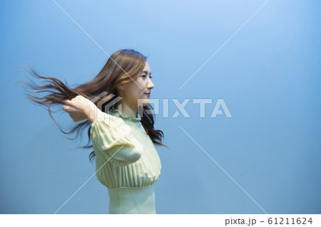 女性のポートレート 女性のポートレート 61211624