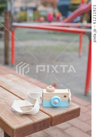 木製のカメラのおもちゃ 木製のカメラのおもちゃ 61211923