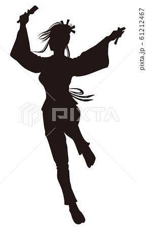 お祭り踊る女02 鳴子を持って踊る大人女性 シルエットのイラスト素材