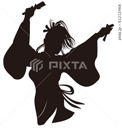 お祭り踊る女上半身 鳴子を持って踊る女性 シルエットのイラスト素材