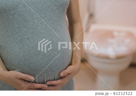 pregnant woman 61212522