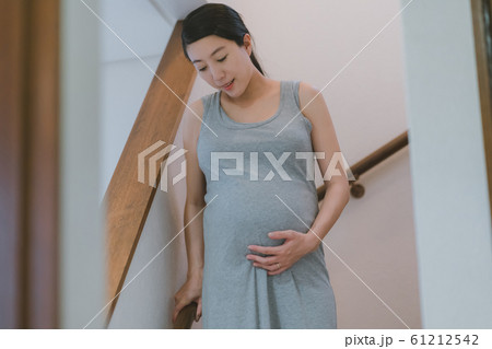 pregnant woman pregnant woman 61212542