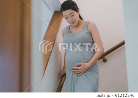 pregnant woman pregnant woman 61212546