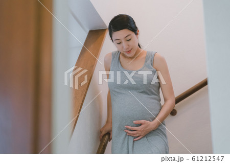 pregnant woman pregnant woman 61212547