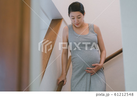 pregnant woman pregnant woman 61212548
