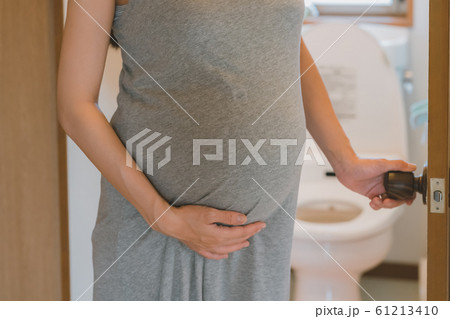 pregnant woman 61213410