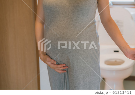 pregnant woman 61213411