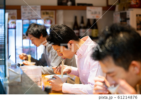ラーメン 食べる 食事 おいしい ラーメン 食べる 食事 おいしい 61214876