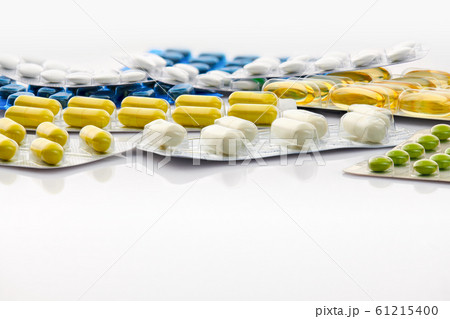 Various tablets, pills and vitamins in blister 61215400
