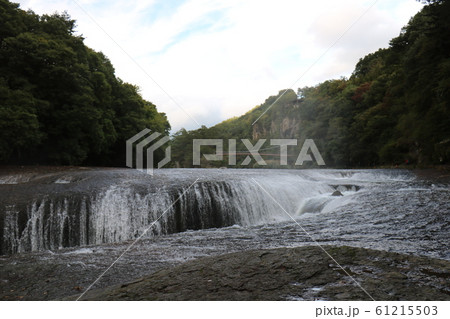 群馬県の沼田の吹割の滝 群馬県の沼田の吹割の滝 61215503