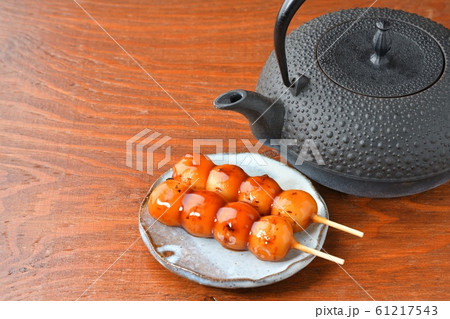 注意）木板や布に小ゴミが残る場合があります。みたらし団子のイメージ。 61217543