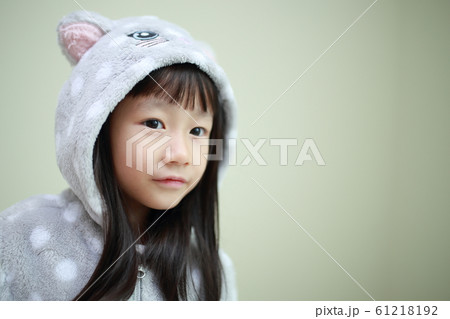 寝起き (起床 寝室 子供部屋 自宅 コピースペース 宿 ホテル 乳幼児 女性 日本人 人物) 寝起き (起床 寝室 子供部屋 自宅 コピースペース 宿 ホテル 乳幼児 女性 日本人 人物) 61218192