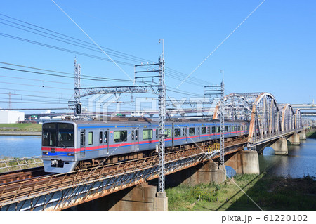 荒川橋梁を渡る京成電鉄3700形電車 荒川橋梁を渡る京成電鉄3700形電車 61220102