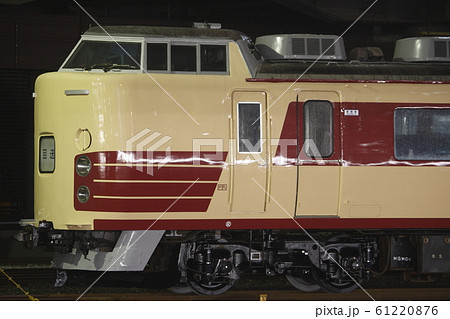 大宮総合車両センターにて検査中の183系電車 61220876