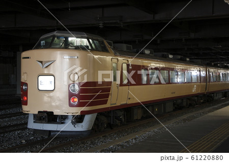 大宮総合車両センターにて検査中の183系電車 大宮総合車両センターにて検査中の183系電車 61220880