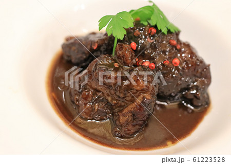 牛ほほ肉の赤ワイン煮 牛ほほ肉の赤ワイン煮 61223528