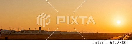 美しい夕焼けの空港 Beautiful sunset color airport 美しい夕焼けの空港 Beautiful sunset color airport 61223806