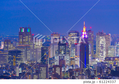 東京の夜景風景 アニメ風のイラスト素材