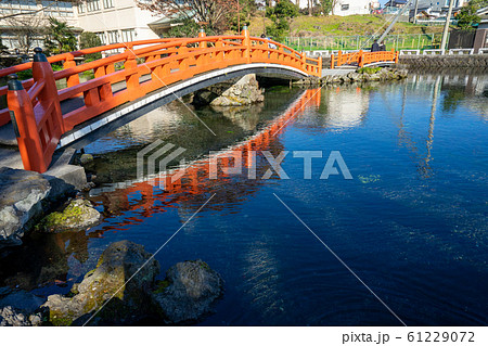 涌玉池＜富士山本宮浅間大社　静岡県富士宮市＞ 61229072