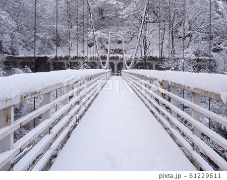 冬の月山あさひ博物村 ふれあい橋 冬の月山あさひ博物村 ふれあい橋 61229611