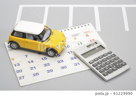 カレンダーと駐車場 61229990