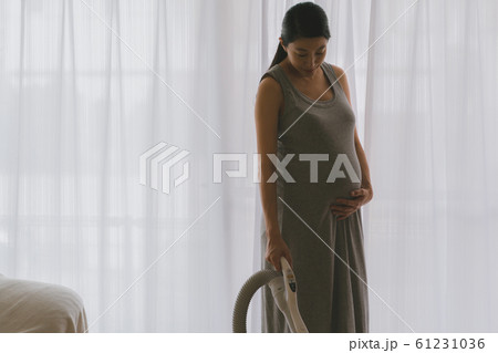 pregnant woman pregnant woman 61231036