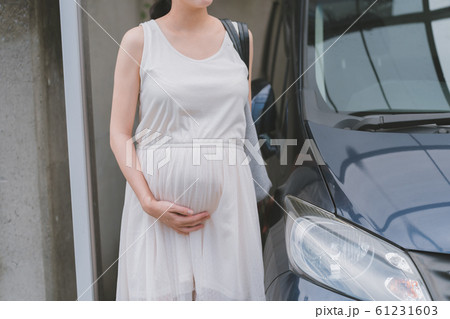 pregnant woman 61231603