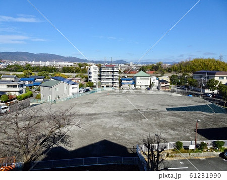 更地になった土地　広々とした土地　再開発　大阪府吹田市津雲台 61231990