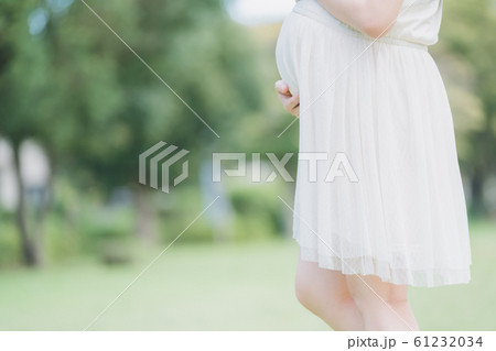 pregnant woman 61232034
