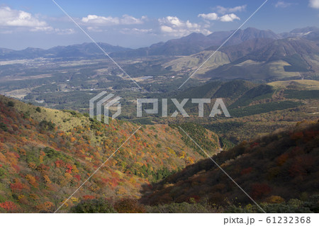 涌蓋山より九重連山と紅葉 61232368