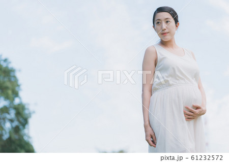 pregnant woman 61232572