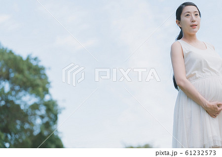 pregnant woman 61232573