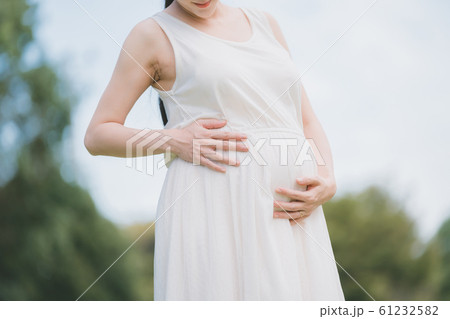 pregnant woman 61232582