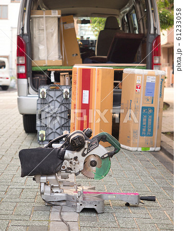 電動のこぎりと工事車両 電動のこぎりと工事車両 61233058