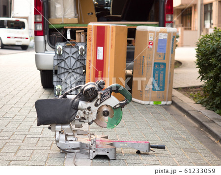 電動のこぎりと工事車両 電動のこぎりと工事車両 61233059