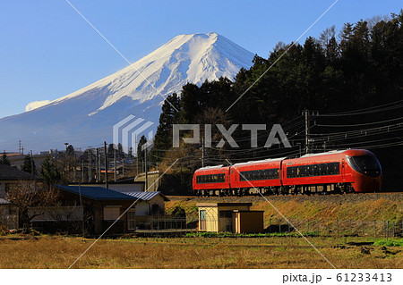 富士急行線と富士山 61233413