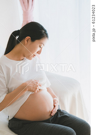 pregnant woman pregnant woman 61234023