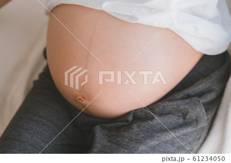 pregnant woman 61234050