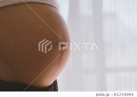 pregnant woman 61234064
